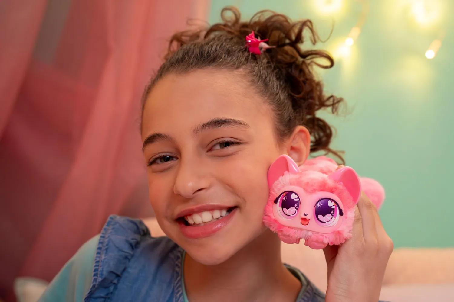 Animagic Snuggleups Rosa peluche interattivo che si arrampica