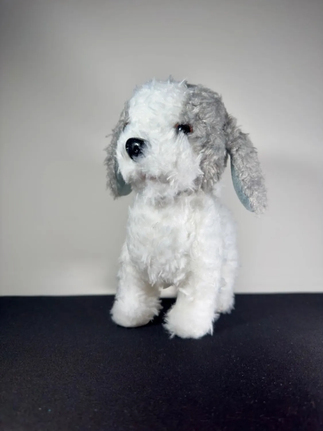 OR OR TU Cagnolino peluche elettronico che lecca e canta con guinzaglio