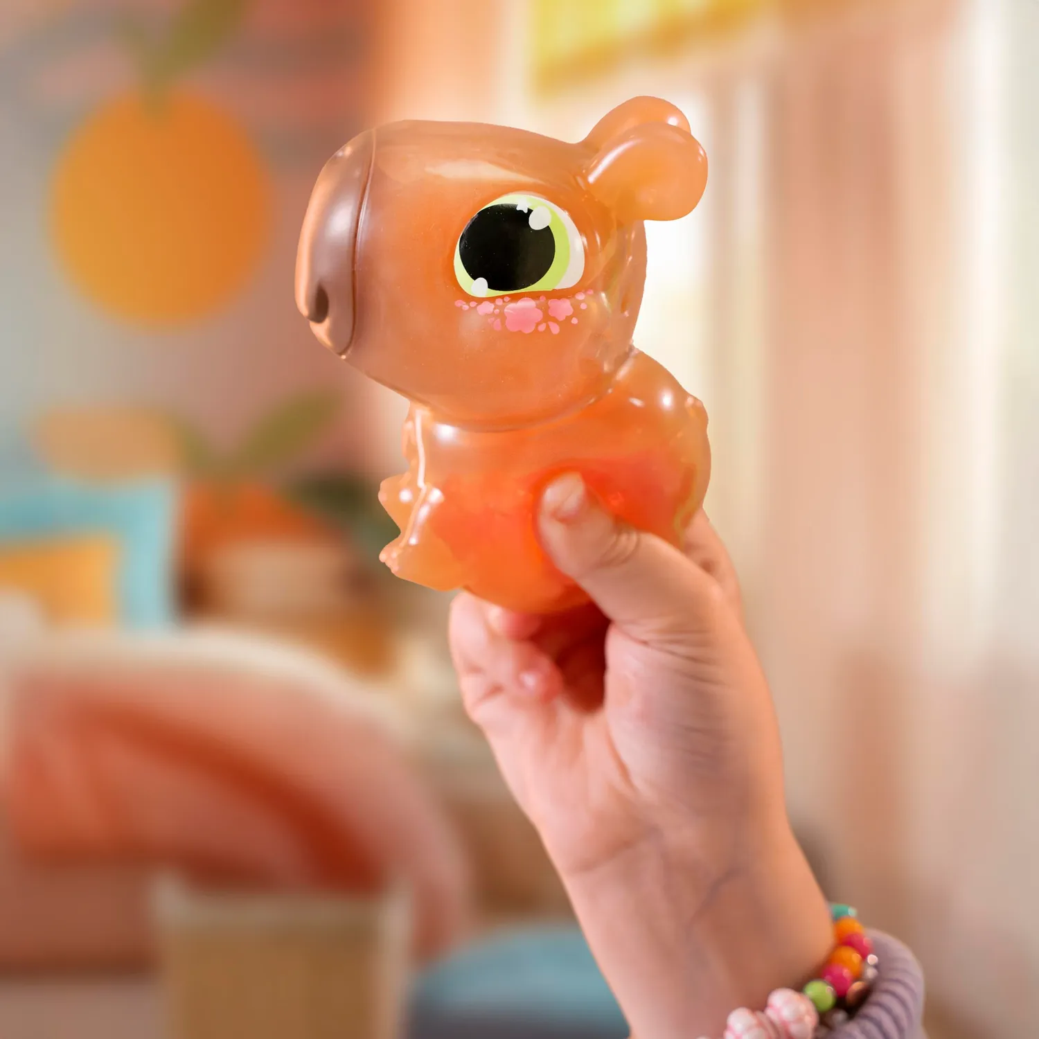 Animagic Let's Glo Capybara marrone sensoriale luminoso acqua mandarino