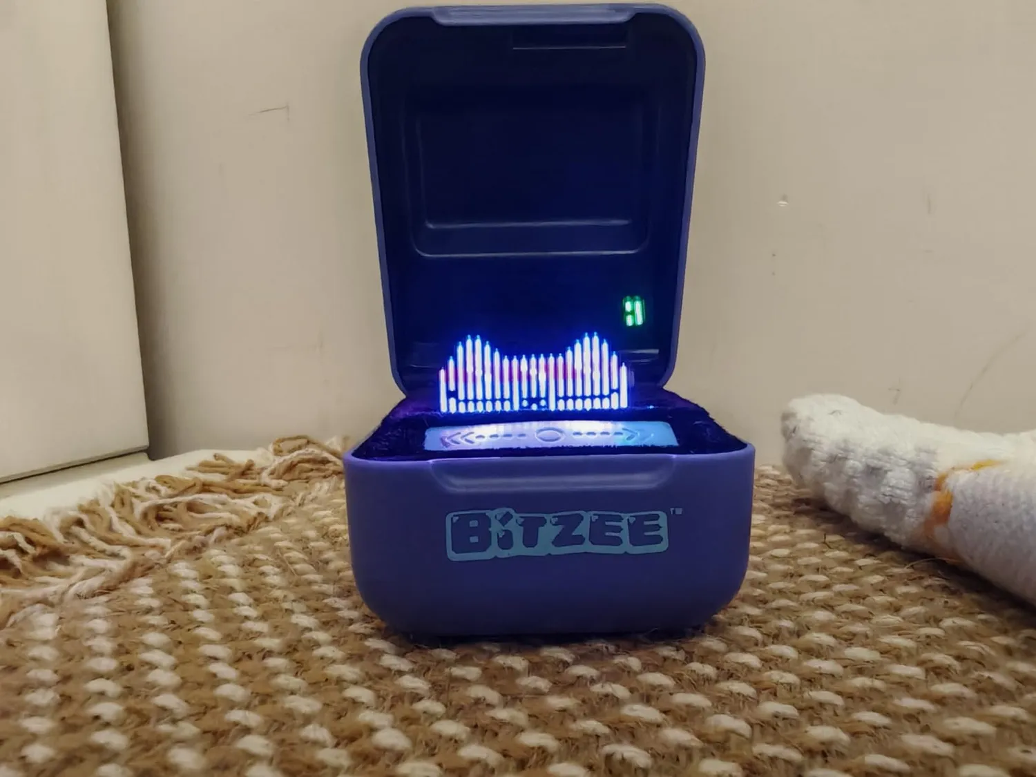 Bitzee Disney Viola cucciolo digitale interattivo 15 personaggi