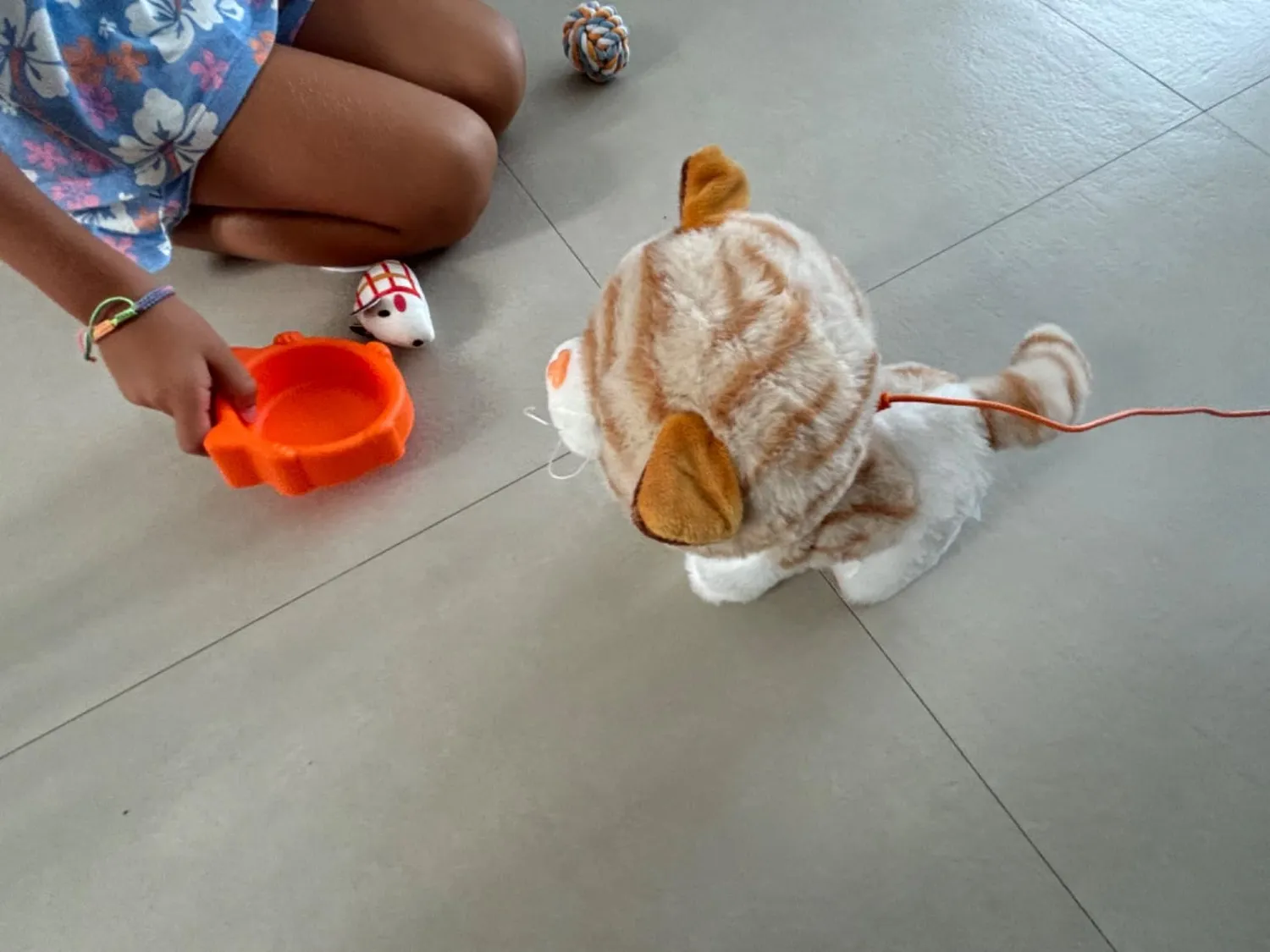 OR OR TU gatto peluche interattivo con guinzaglio e pettine