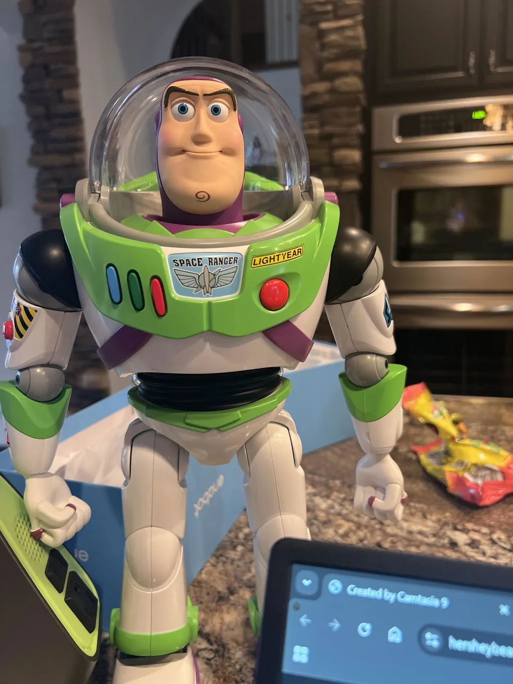 Robosen Toy Story Buzz Lightyear robot interattivo 23 snodi