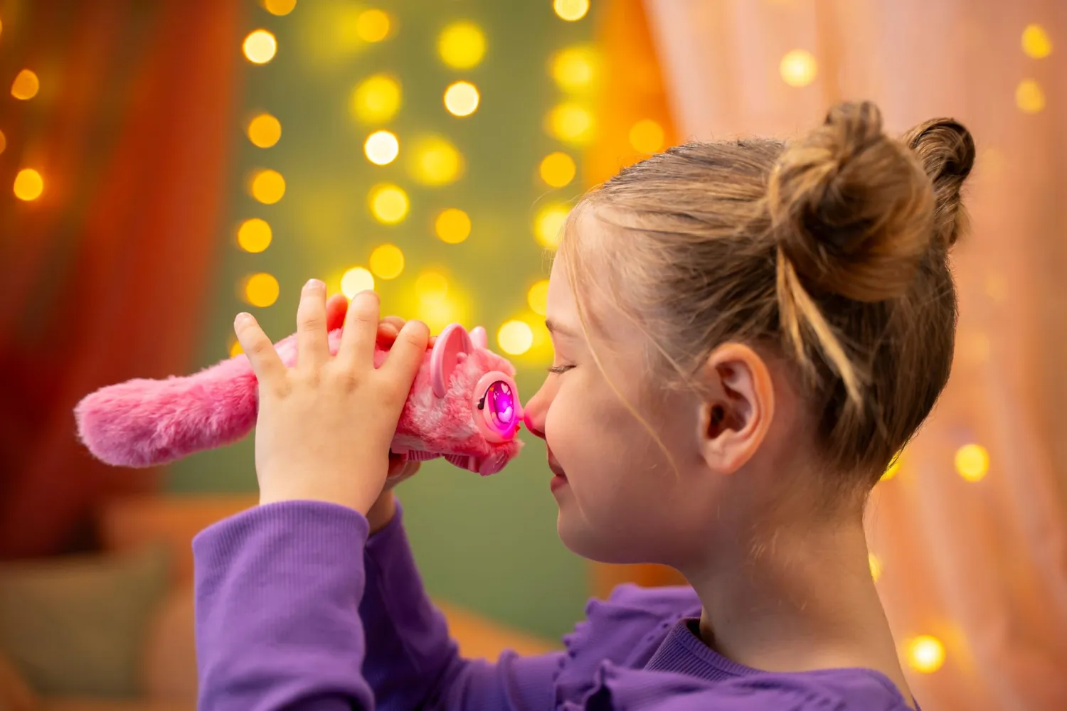 Animagic Snuggleups Rosa peluche interattivo che si arrampica